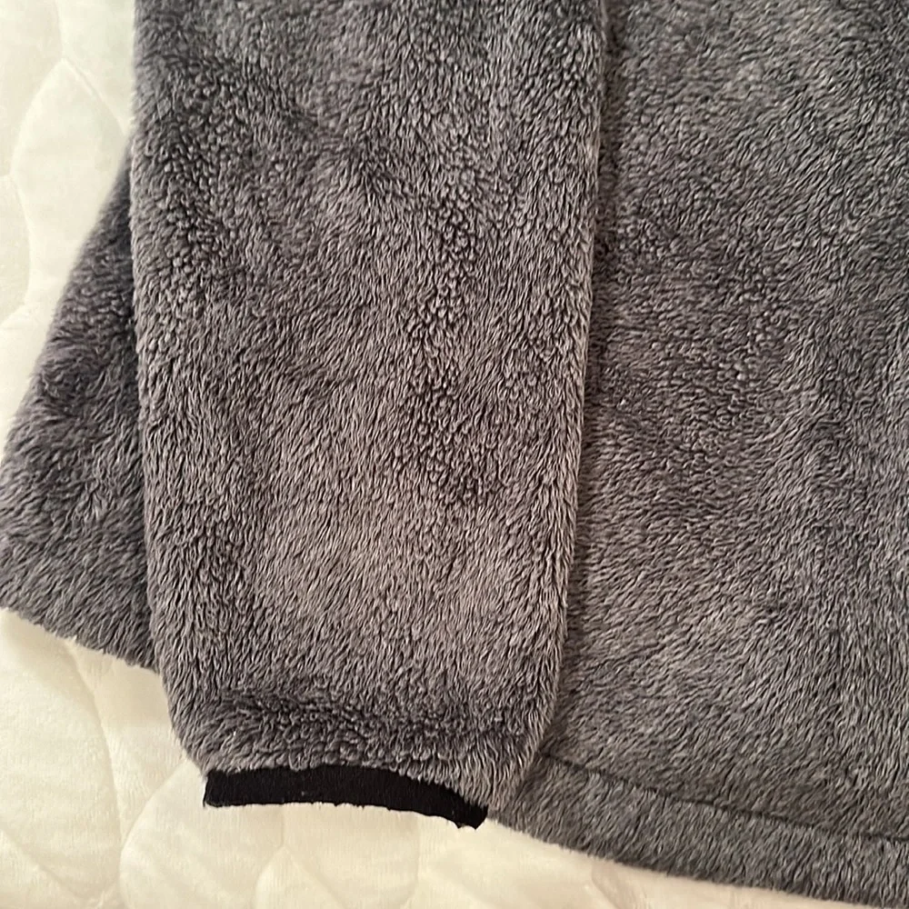 The North Face Women’s Osito Faux Fur Mock Neck Jacket Charcoal Gray Size Small - Picture 13 of 16